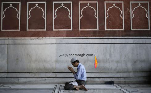 عبادت یک پسر افغان در ماه مبارک رمضان