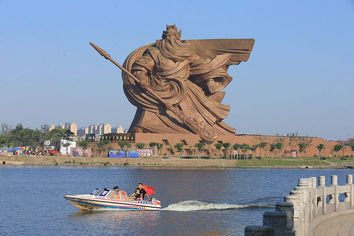 رونمایی از مجسمه باشکوه خدای جنگ در چین